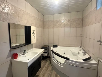 5 Bedroom Villa