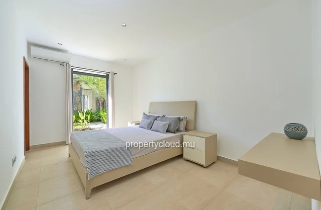 For sale: magnificent villa in a residence accessible to foreigners in Grand Baie.