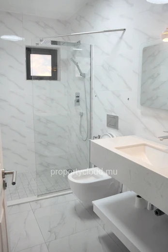 Black river for sale beautiful new and contemporary 4 bedroom villa with swimming pool, located in a quiet area and c...