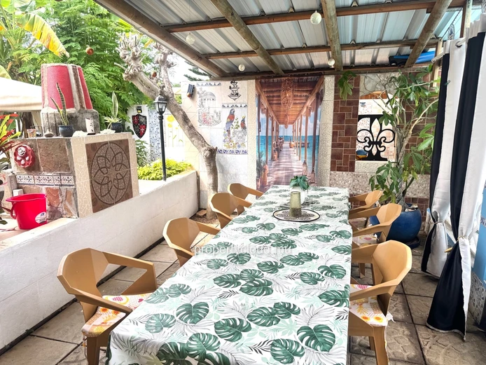 Albion – For sale, two villas with swimming pools, close to the beach