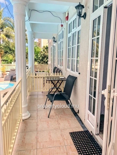 La Gaulette à vendre appartement deux chambres avec piscine commune situé dans un quartier résidentiel et calme.