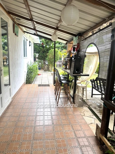 Albion – For sale, two villas with swimming pools, close to the beach