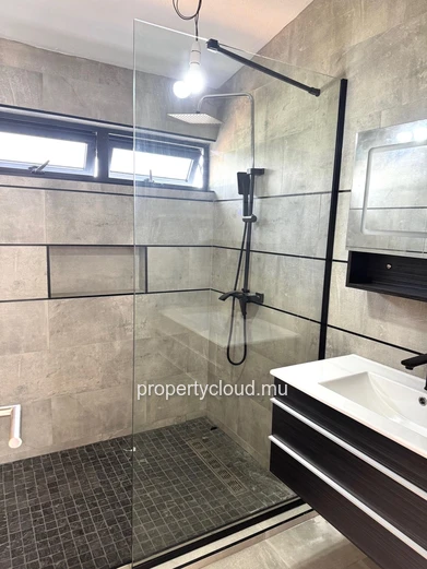 Renovated house for rent in Sodnac, Mauritius – 3 bedrooms + office, ideal location