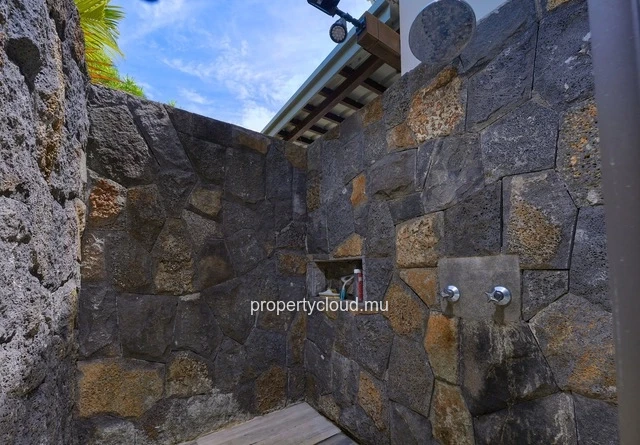 For sale: 3-bedroom villa accessible to foreigners, ideally located in La Salette, Grand Baie.