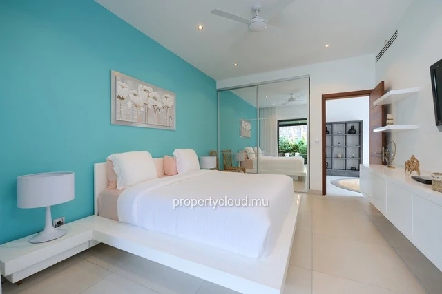 For sale: 4-bedroom villa with en suite rooms + office, 414.20 m2 on a 1,065 m2 plot, accessible to foreigners in Gra...