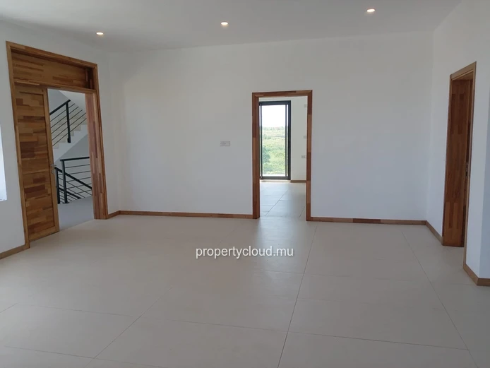 FOR SALE – NEW PENTHOUSE 180 m² – GRAND BAIE CENTER