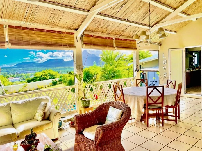 Tamarin for sale pleasant and beautiful five-bedroom villa with swimming pool in a quiet area with an exceptional vie...