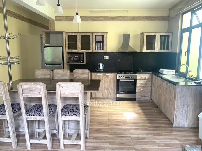 Flic en Flac - 3 bedroom apartment for rent, located on the first floor in a quiet area.