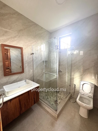 Flic-en-Flac – For sale: New 4-bedroom villa with swimming pool