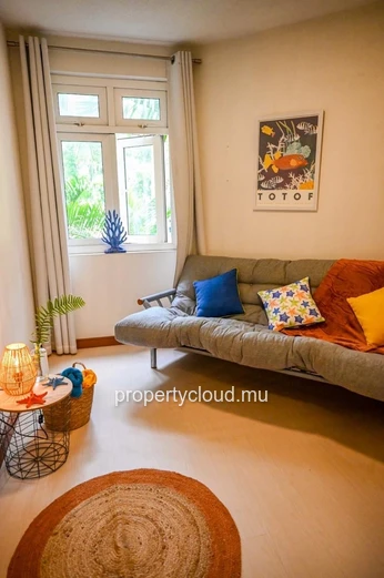 À LOUER – Superbe appartement “pieds dans l’eau” à Grand Baie