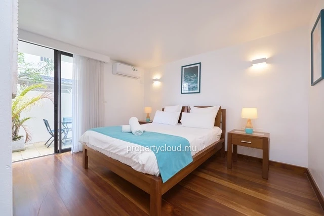 A vendre appartement d'une chambre en suite en rez de jardin, meublé et équipé accessible aux étrangers à Mont Choisy.