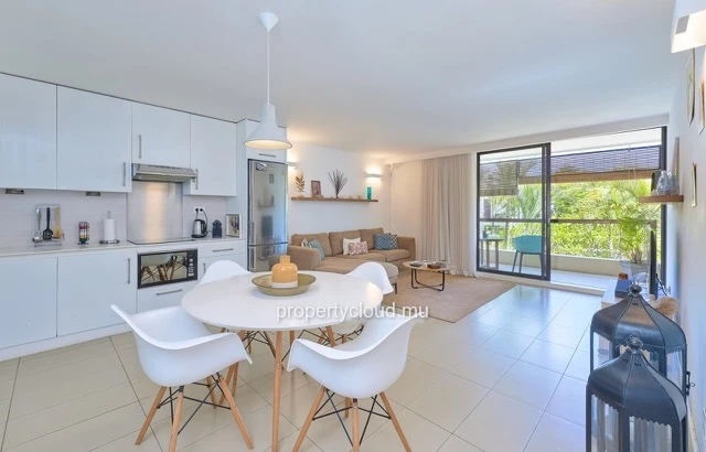 A vendre appartement d'une chambre au 1er étage, meublé et équipé accessible aux étrangers à Mont Choisy.
