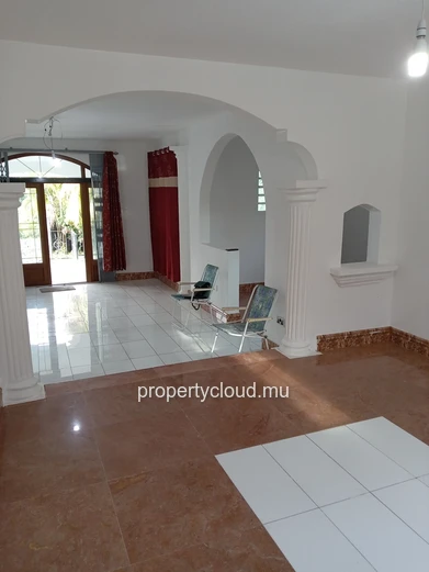 Spacious Family Villa With Roof Top Sea & Mountain View - Prime Goodlands Area
