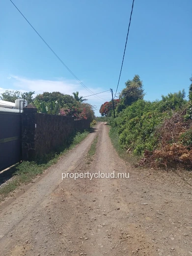 Large residential plot for sale – Calodyne – 2,600 m² (685 toises)