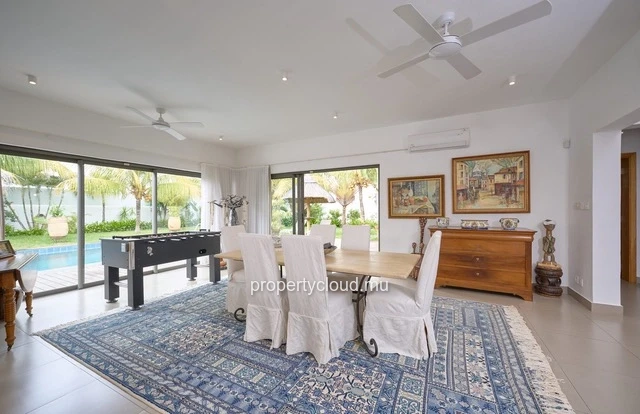 For sale: 4-bedroom villa accessible to foreigners, ideally located in La Salette, Grand Baie.