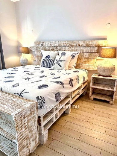 Accessible aux étranger Tamarin à vendre spacieux appartement de 3 chambres en rez-de-chaussée.