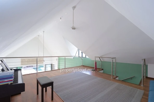 For sale: magnificent villa in a residence accessible to foreigners in Grand Baie.