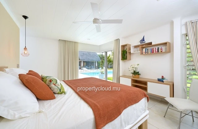 For sale: villa in a prestigious residence accessible to foreigners. Two minutes from the center of Grand Baie.