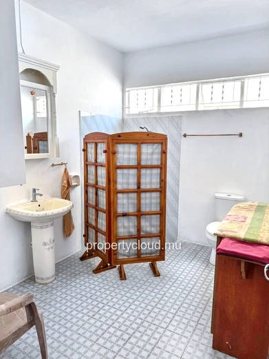 Roches Brunes for sale 7 bedroom house, which can be converted into 2 independent apartments.