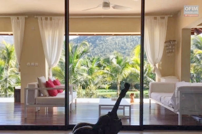 Black River sales of a luxury IRS villa accessible to foreigners 3 bedrooms of 345M2 and on 2207m2 of land.