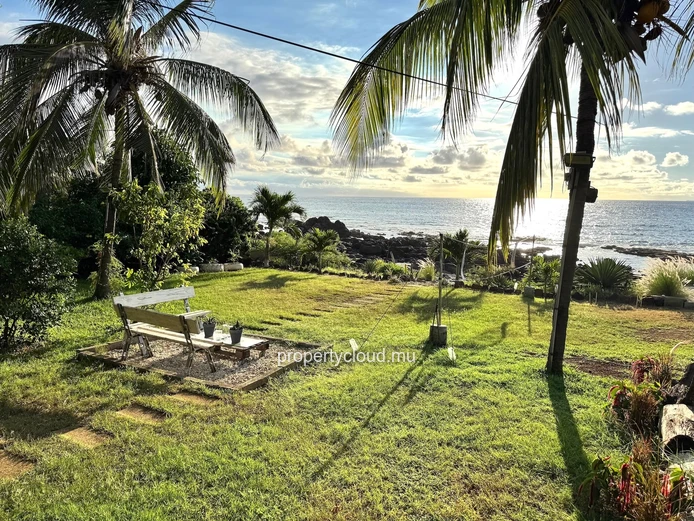 Exclusive – Flic En Flac – Rare Beachfront Property