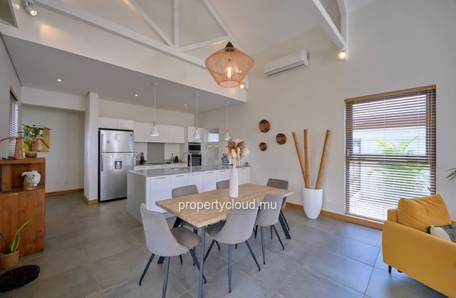 For sale: magnificent villa in a residence accessible to foreigners in Grand Baie, La Salette.