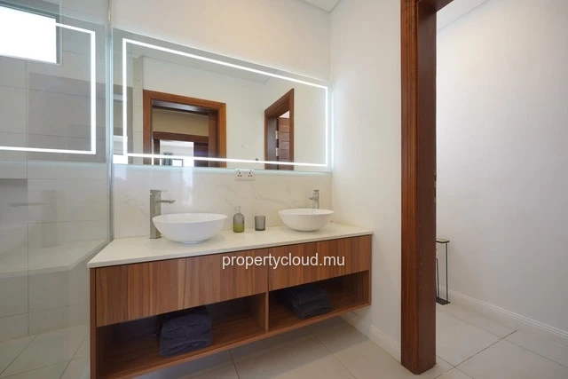 For sale: 3-bedroom apartment accessible to foreigners in Pointe aux Cannoniers.