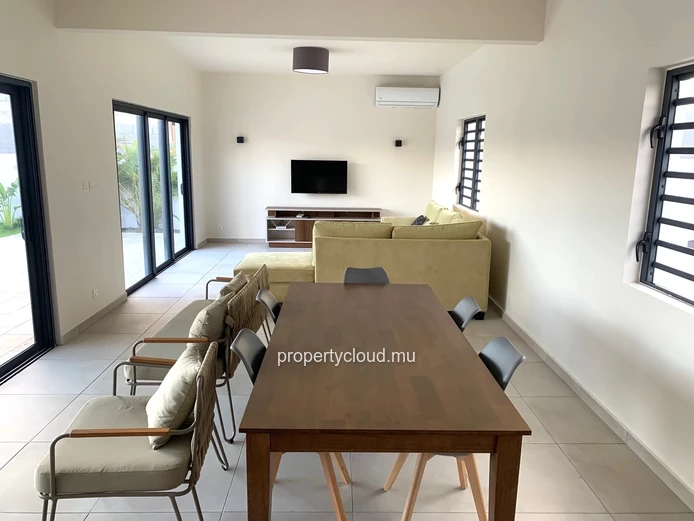 Albion for rent: Beautiful, recently built, single-storey villa with three bedrooms and swimming pool, located in a q...