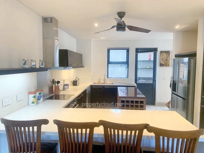 Black River for sale comfortable 3-bedroom duplex, accessible to foreigners and Mauritians, on the sea front and loca...