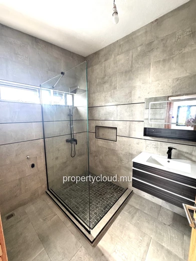 Renovated house for rent in Sodnac, Mauritius – 3 bedrooms, ideal setting