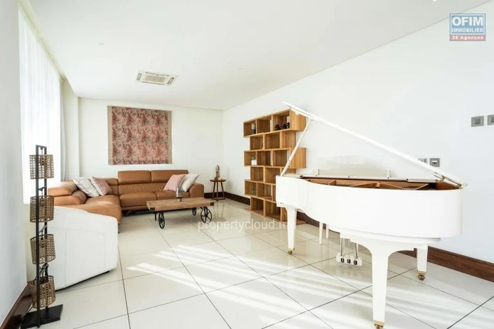 For resale an apartment accessible to foreigners and Mauritians in Grand Baie la Croisette with a view of the golf co...