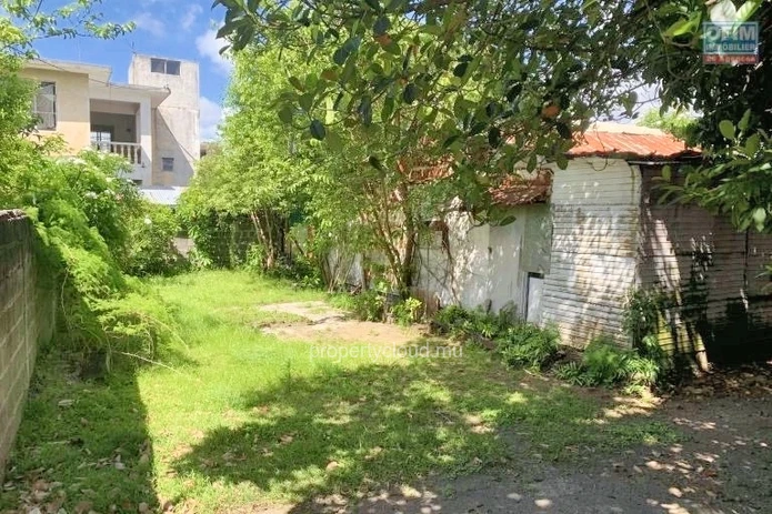 Quatre Bornes for sale land of 2047 m² near  La Louise ideal for Promoter.