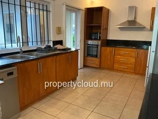 FOR RENT – Grand Baie – Charming villa with landscaped garden and swimming pool – Mauritius