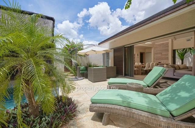 For sale: villa in a prestigious residence accessible to foreigners. Two minutes from the center of Grand Baie.