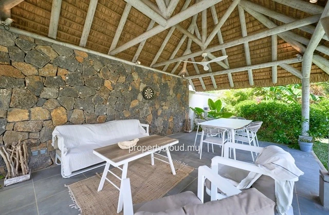 For sale: magnificent villa in a residence accessible to foreigners in Grand Baie, La Salette.