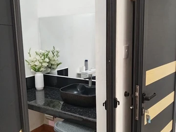 6 Bedroom Apartment