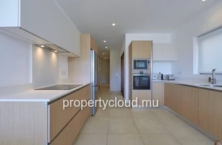 For sale: 3-bedroom apartment accessible to foreigners in Pointe Aux Canonniers.