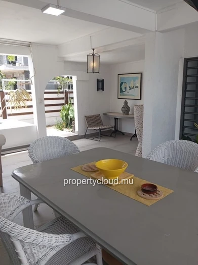 For sale – House with 3 independent apartments in Pointe aux Canonniers