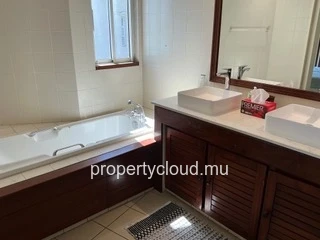 For rent – Superb 3-bedroom apartment facing the sea – Grand Baie