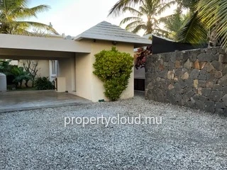 FOR RENT – Grand Baie – Charming villa with landscaped garden and swimming pool – Mauritius
