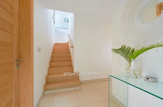 For sale: magnificent 4-bedroom villa with en suite rooms, accessible to foreigners in Pereybere.