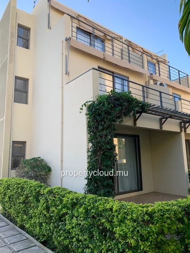 Flic en Flac: 3-bedroom triplex rental with swimming pool and unobstructed views of Flic en Flac