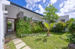 For sale: magnificent villa in a residence accessible to foreigners in Grand Baie, La Salette.