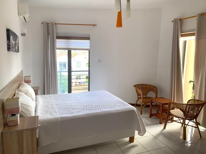 Flic en Flac, recently built 3-bedroom apartment for rent, located in a beautiful residence, 5 minutes walk from the ...