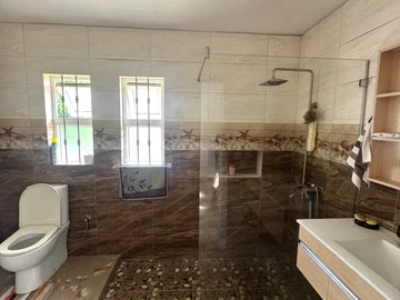 5 Bedroom Villa