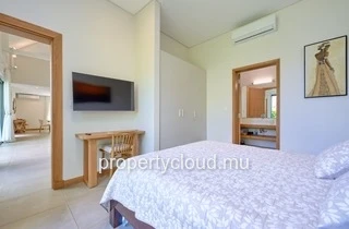 For sale: magnificent villa in a residence accessible to foreigners in Grand Baie, La Salette.