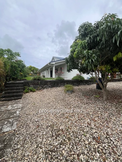 Splendid Family Villa - Domaine Piton - 295m² on 1197m² of land Your haven of peace awaits you at Domaine Piton!