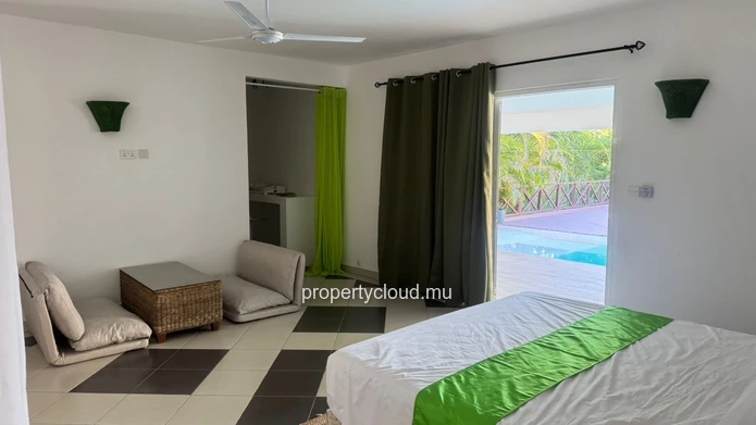 FOR RENT / Large 3-bedroom villa with annex (2 bedrooms) and 2100 m2 of garden / CALODYNE - Mauritius