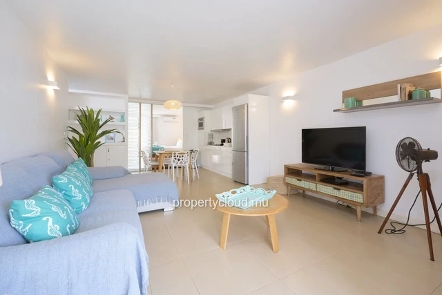 A vendre appartement d'une chambre en suite en rez de jardin, meublé et équipé accessible aux étrangers à Mont Choisy.