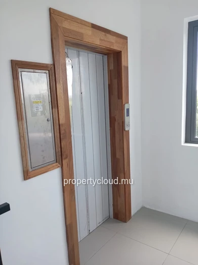 FOR SALE – NEW PENTHOUSE 180 m² – GRAND BAIE CENTER